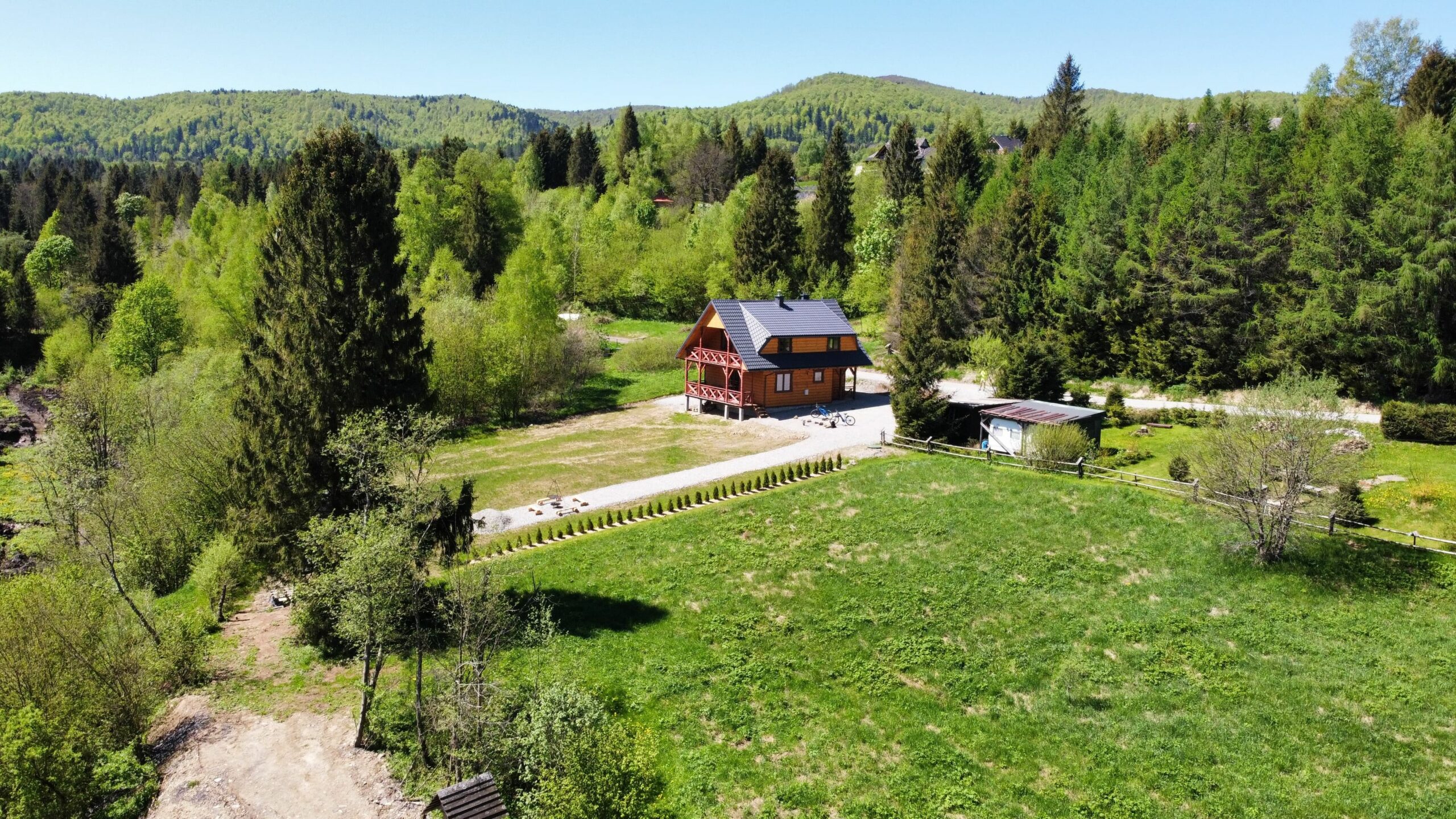 drewniany duzy dom na wynajem bieszczady